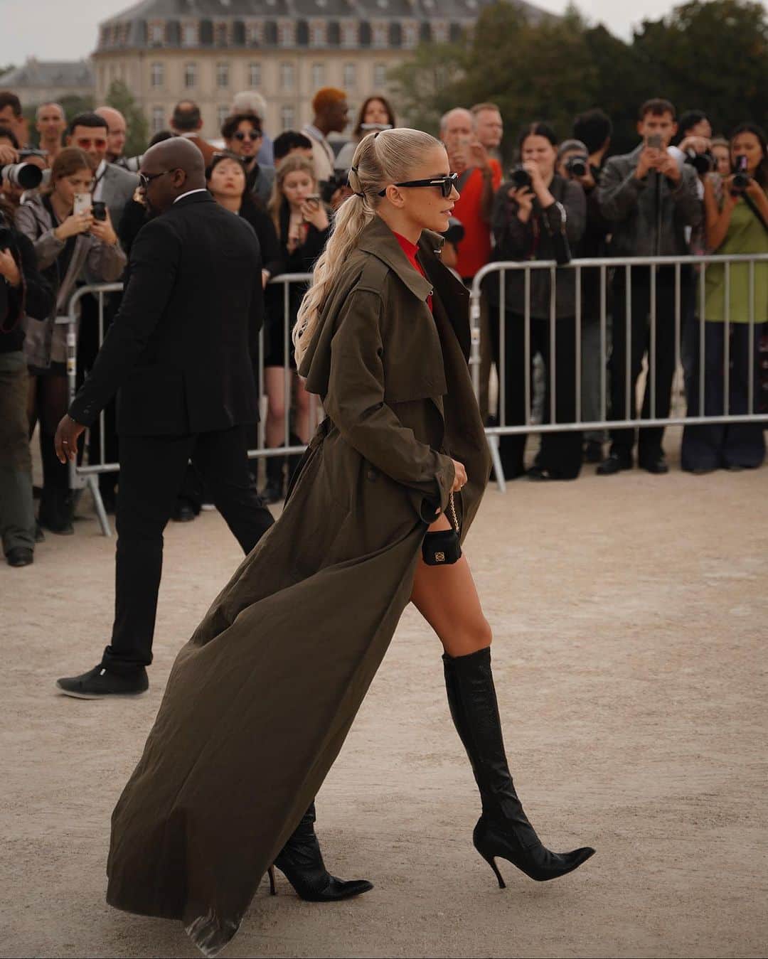 キャロライン・ダウルさんのインスタグラム写真 - (キャロライン・ダウルInstagram)「Anzeige // the longer the coat, the shorter the pants @loewe @jonathan.anderson ✨」10月2日 1時02分 - carodaur
