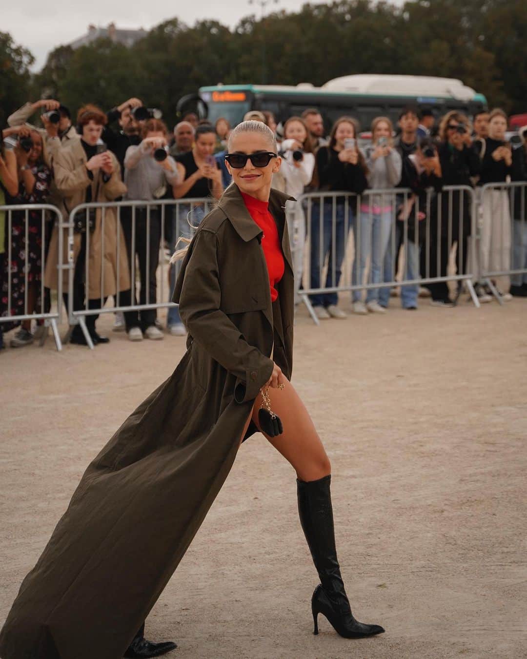 キャロライン・ダウルのインスタグラム：「Anzeige // the longer the coat, the shorter the pants @loewe @jonathan.anderson ✨」