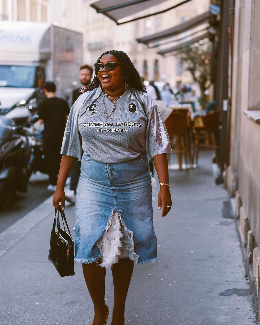 ELLE Magazineのインスタグラム：「Swipe for a look at the street style at #ParisFashionWeek. ❤️ Head to the link in bio for more. Photos: @piermodelsjam」