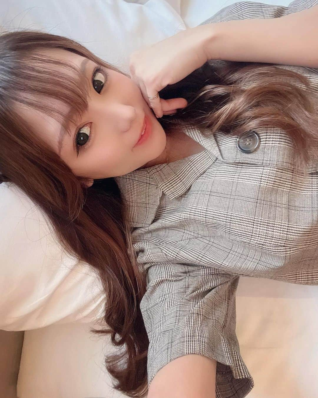 愛田杏奈のインスタグラム：「. . ひっさしぶりに大阪来てる🤍最高やぁ やっぱり大阪すき🥰 . . 明日はたこ焼きはしごしまくるぞ🐙笑 . . #甲賀流のブラックペッパーは絶対」