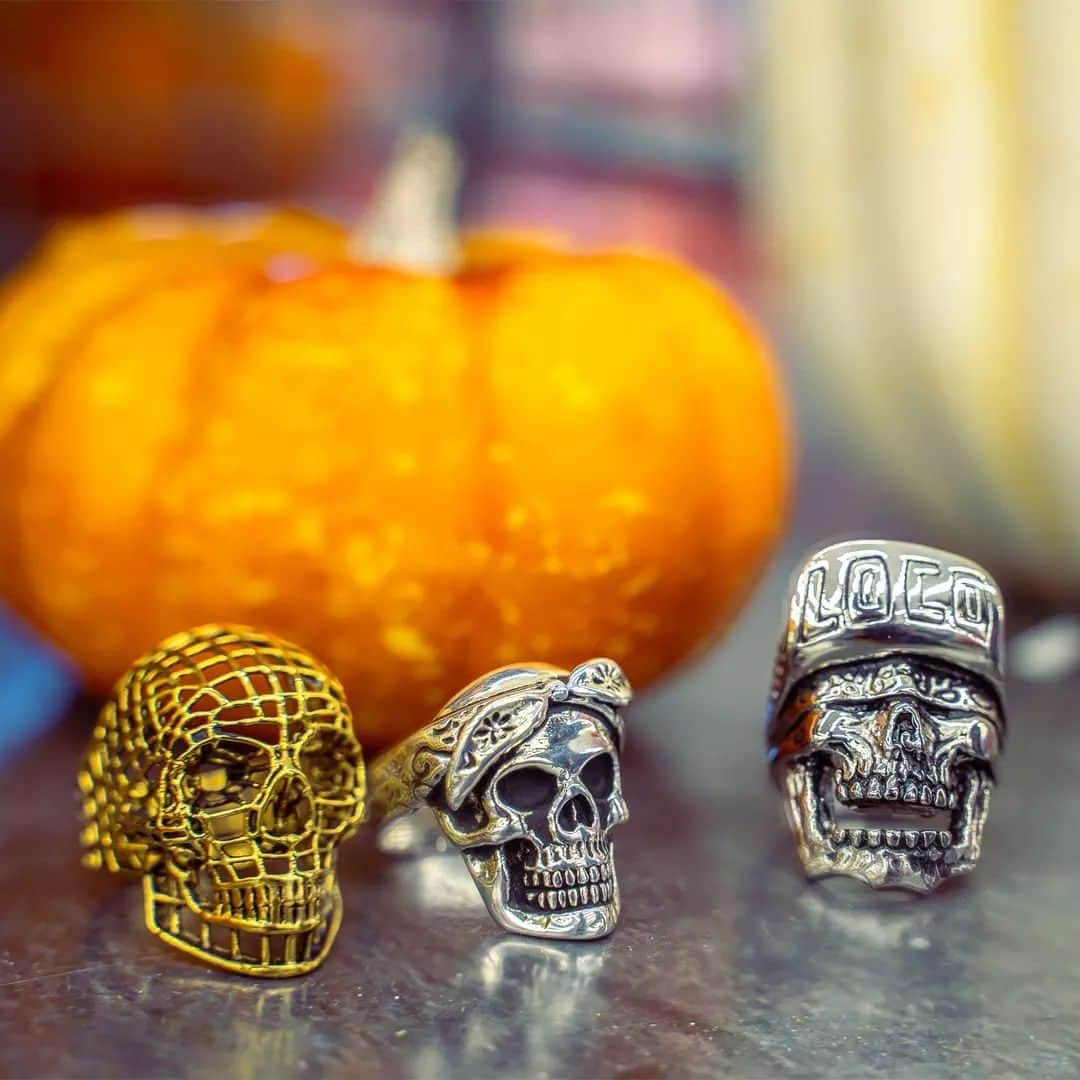 ハンチョロのインスタグラム：「.🔥 Elevate your style this #Halloween with these badass skull rings! 💀 Check out the hottest collection at Han Cholo and grab yours now. Limited stock available! 😎💍  . . . #SkullRings #Fashion #HancholoJewelry #instashop #instagood. . .」