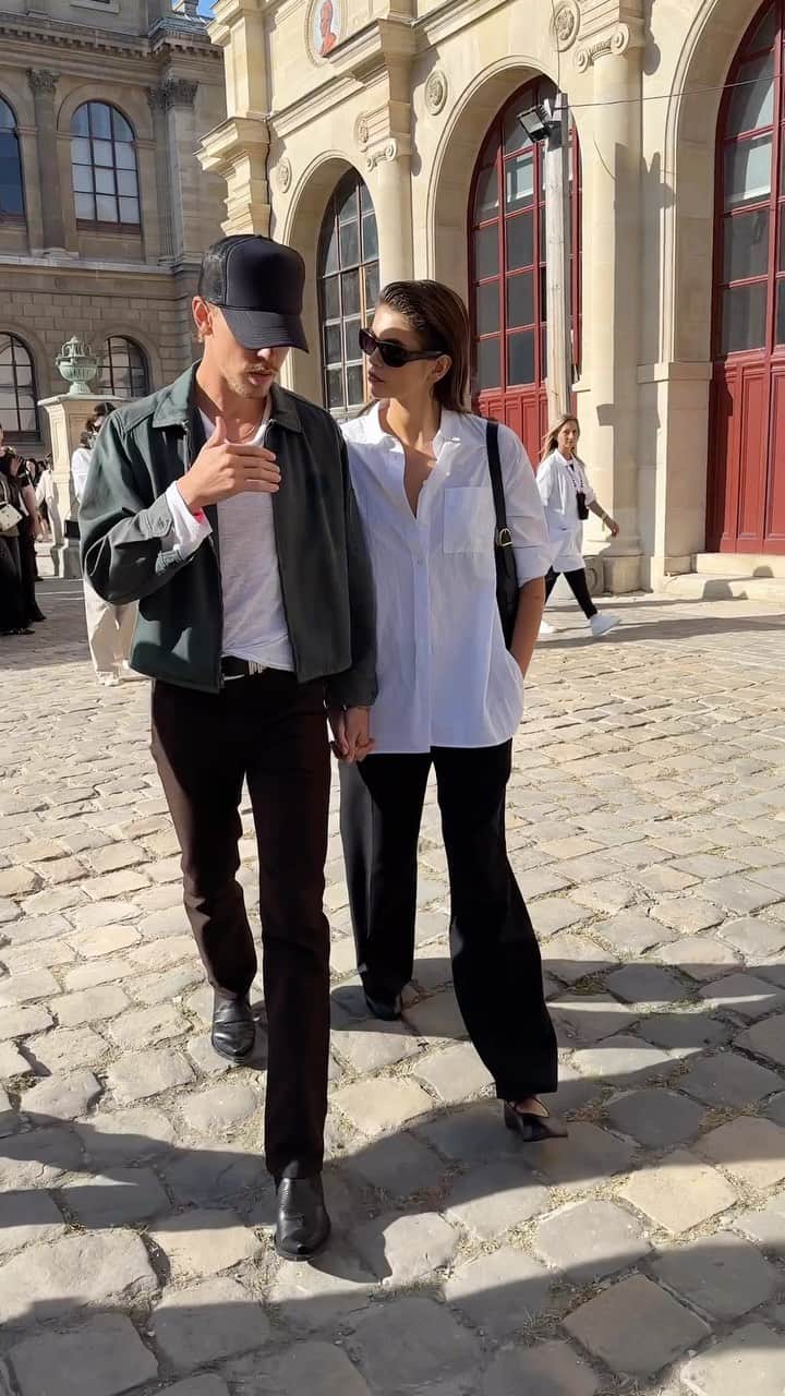のインスタグラム：「@kaiagerber y @austinbutler (aka la pareja de moda) en el desfile de @maisonvalentino 🔥  ▪️Vídeo: @styledumonde」