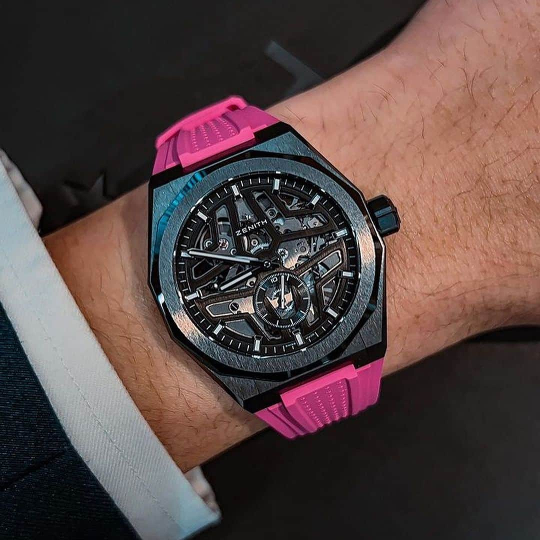 ゼニスさんのインスタグラム写真 - (ゼニスInstagram)「This #ElPrimeroDay is shared with the start of #BreastCancerAwarenessMonth, which is very important to ZENITH worldwide. We ask you to share a photo of a watch with an “El Primero” movement, with a touch of pink to join us in raising awareness for the fight against breast cancer. Thank you all participating on this special day.」10月2日 1時19分 - zenithwatches