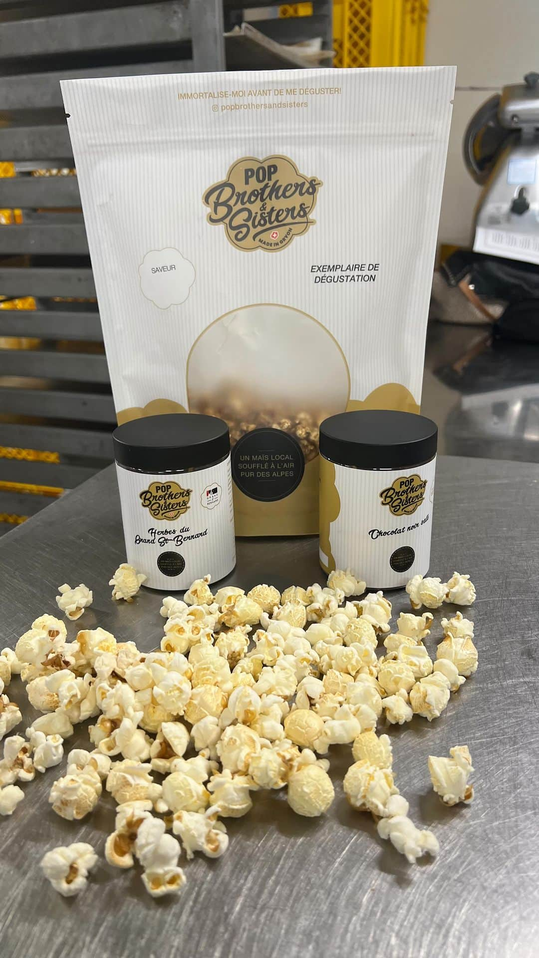 ヨハン・ジュルーのインスタグラム：「Sunday is fun day in the lab to eat popcorn all day⚽️  Launching in 5 days 🍿🤩  #pop #popcorn」