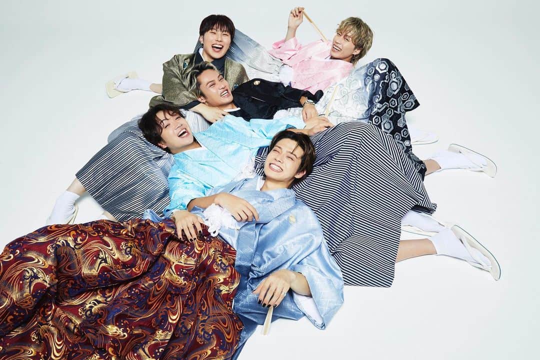 長山一樹さんのインスタグラム写真 - (長山一樹Instagram)「コムドット5周年おめでとうございます㊗️  大切な周年記念の節目にお声がけただきありがとうございました🙇🏻‍♂️  納品したてほやほやのコムドットらしい七五三ビジュアル✨  @com.youtuber  @com.yamato  @com.yuta  @com.hyuga  @com.amugiri  @com.yuma   Hairmake @continue_toshiyasuoki」10月2日 1時28分 - kazuki_nagayama