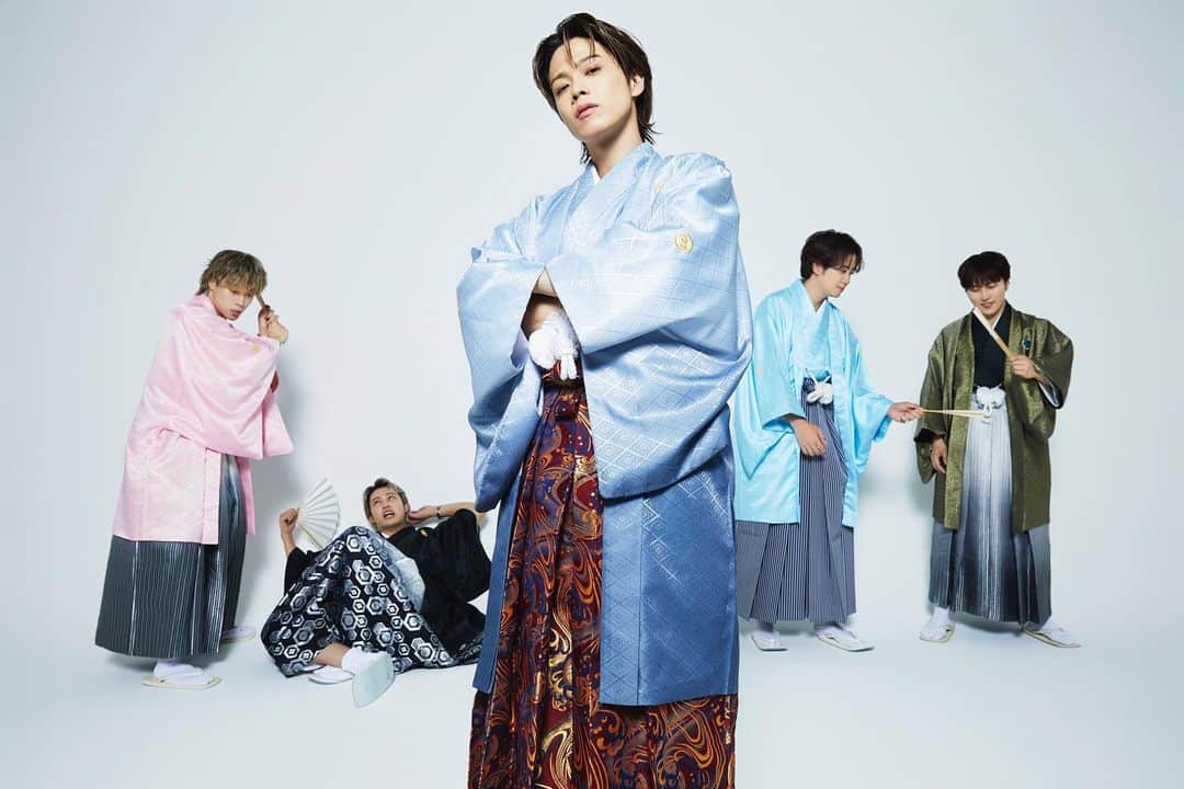 長山一樹さんのインスタグラム写真 - (長山一樹Instagram)「コムドット5周年おめでとうございます㊗️  大切な周年記念の節目にお声がけただきありがとうございました🙇🏻‍♂️  納品したてほやほやのコムドットらしい七五三ビジュアル✨  @com.youtuber  @com.yamato  @com.yuta  @com.hyuga  @com.amugiri  @com.yuma   Hairmake @continue_toshiyasuoki」10月2日 1時28分 - kazuki_nagayama