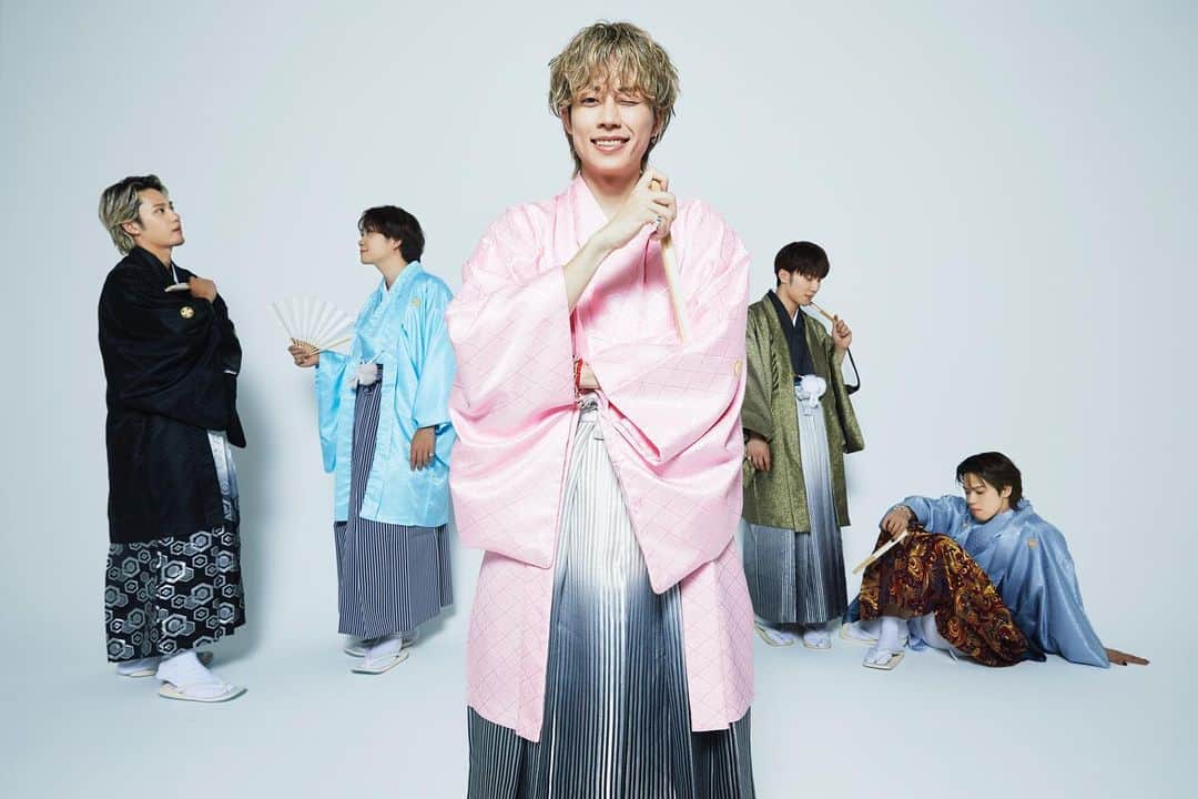 長山一樹さんのインスタグラム写真 - (長山一樹Instagram)「コムドット5周年おめでとうございます㊗️  大切な周年記念の節目にお声がけただきありがとうございました🙇🏻‍♂️  納品したてほやほやのコムドットらしい七五三ビジュアル✨  @com.youtuber  @com.yamato  @com.yuta  @com.hyuga  @com.amugiri  @com.yuma   Hairmake @continue_toshiyasuoki」10月2日 1時28分 - kazuki_nagayama