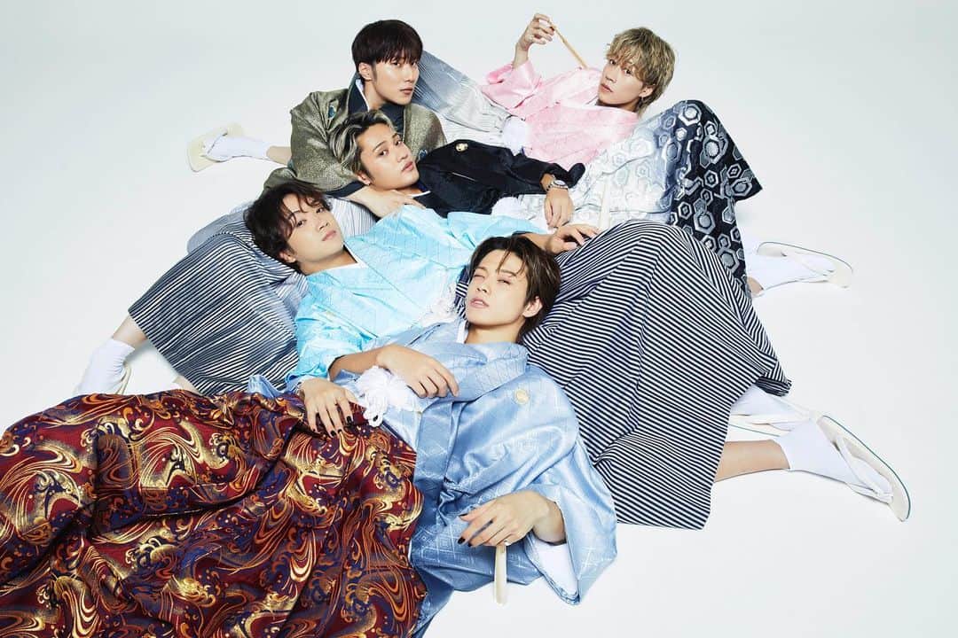 長山一樹さんのインスタグラム写真 - (長山一樹Instagram)「コムドット5周年おめでとうございます㊗️  大切な周年記念の節目にお声がけただきありがとうございました🙇🏻‍♂️  納品したてほやほやのコムドットらしい七五三ビジュアル✨  @com.youtuber  @com.yamato  @com.yuta  @com.hyuga  @com.amugiri  @com.yuma   Hairmake @continue_toshiyasuoki」10月2日 1時28分 - kazuki_nagayama