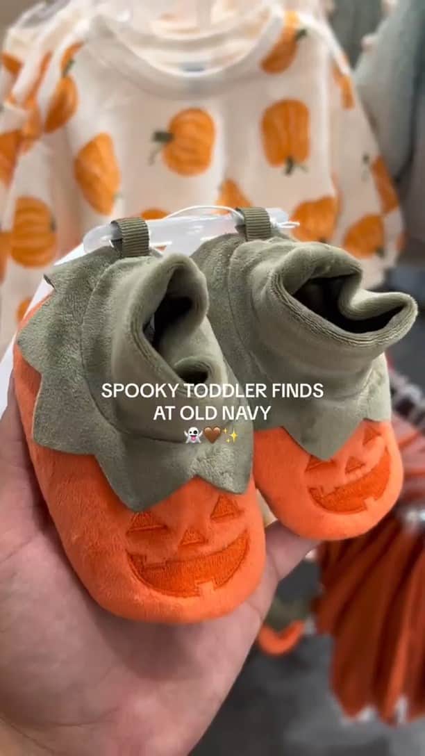 Old Navyのインスタグラム：「permission to wear only these until the big day  #spottedinoldnavy 🎃 michelex___ on tt  #oldnavybaby #halloweenbaby #halloweenoutfit #onesies」