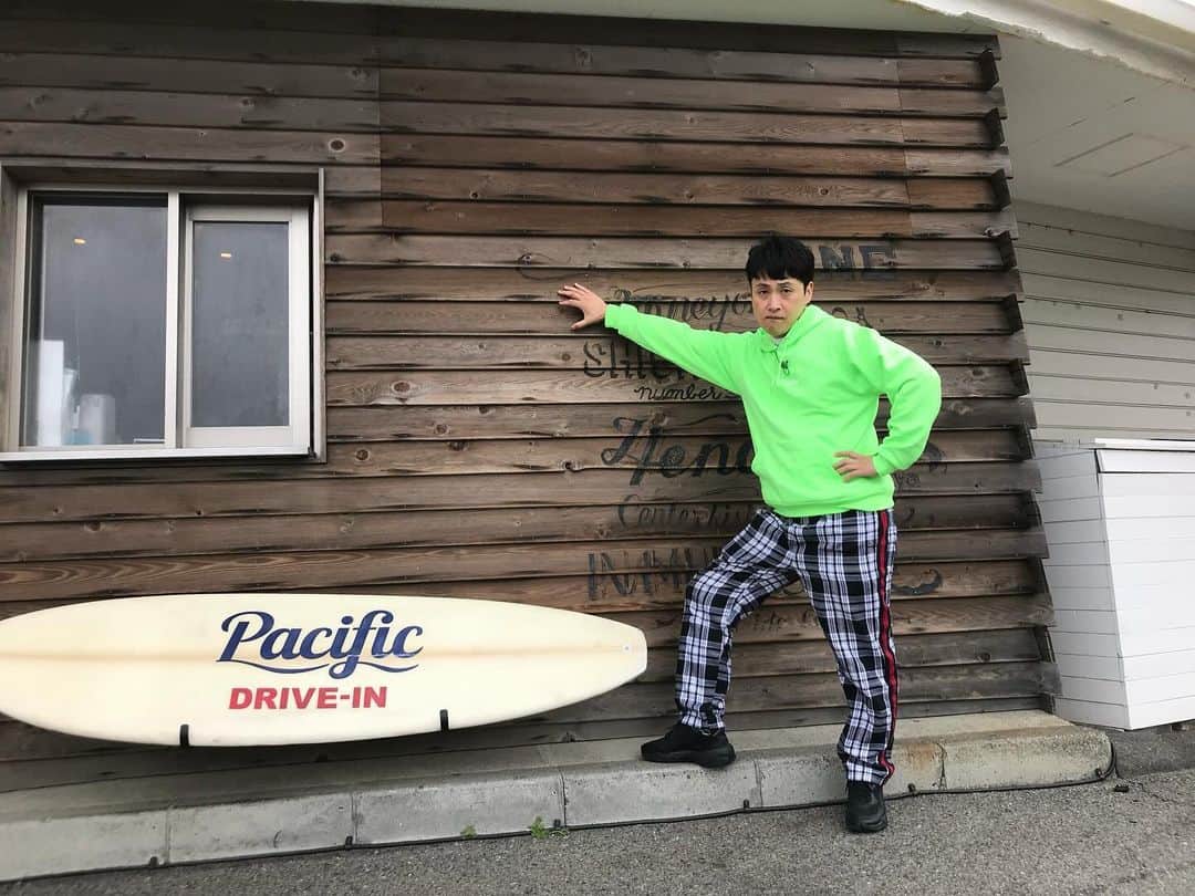 小林麗菜さんのインスタグラム写真 - (小林麗菜Instagram)「・ ・ 児嶋さんブランチご卒業😭 寂しいよーーー！！  いつも穏やかで優しくて面白くて運転がめちゃくちゃ上手で、 水平クイズが得意で、ねねちゃんの話になるとニコニコが止まらなくなる児嶋さんが大好きでした😭  一緒に東大王出させてもらった時、2人でミスしまくったのも最高の思い出です😂😂！！  コジドライブ 涙出るほど笑ったな〜 小林ちゃんは俺と同世代でしょ！？といつも言われてたけど 児嶋さん！！！私まだ20代です！！笑 こんな冗談が言い合えるほど カメラオフの時もたくさんお話ししてくださったり、 素敵な思い出がありすぎる！！  児嶋さん、 5年半本当に本当にありがとうございました！！💐  #王様のブランチ #コジドライブ」10月2日 2時10分 - reina_kobayashi