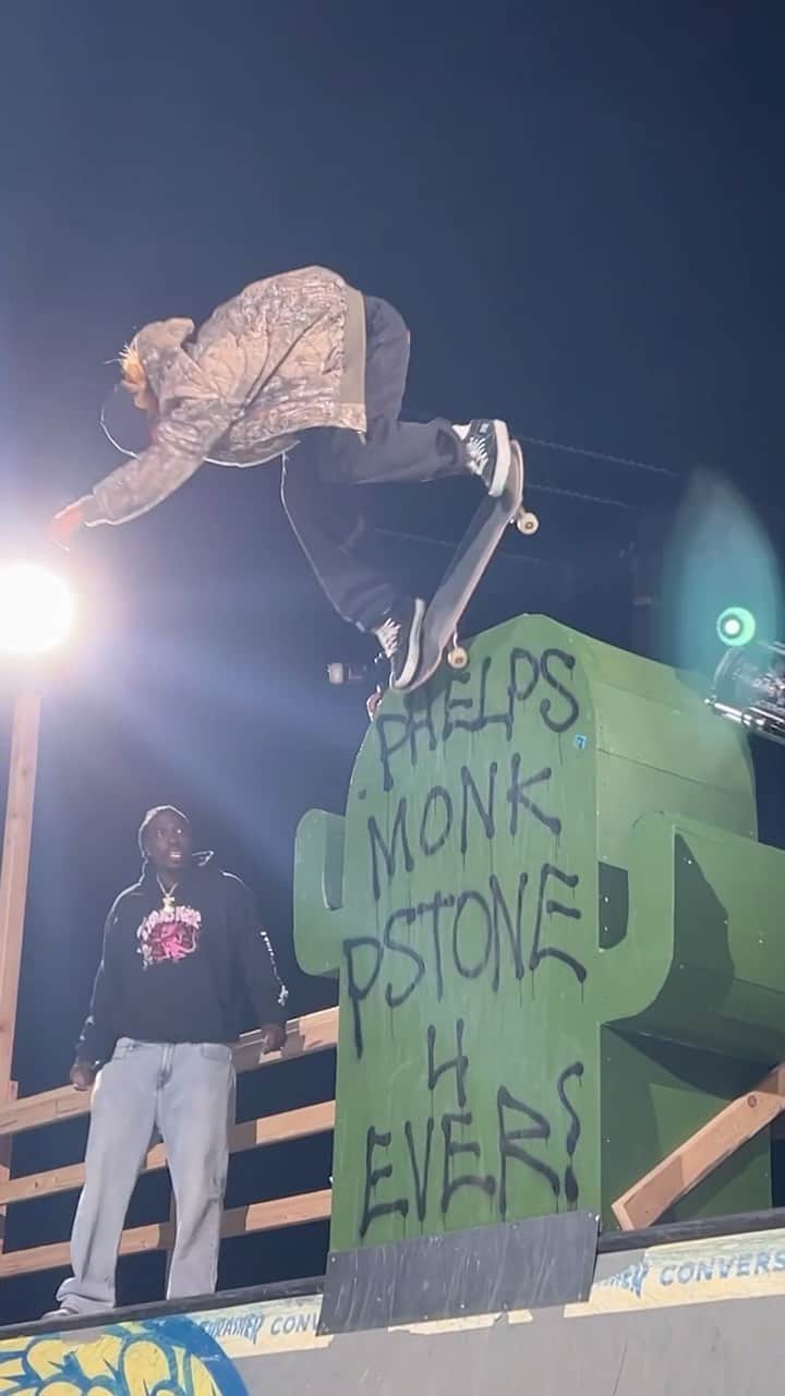スラッシャーのインスタグラム：「🌵 DEATH MATCH 2023 🌵 Big love @converse_cons & everyone that made it out. Ticket sales raised over $27k for @thebenraemersfoundation ❤️」