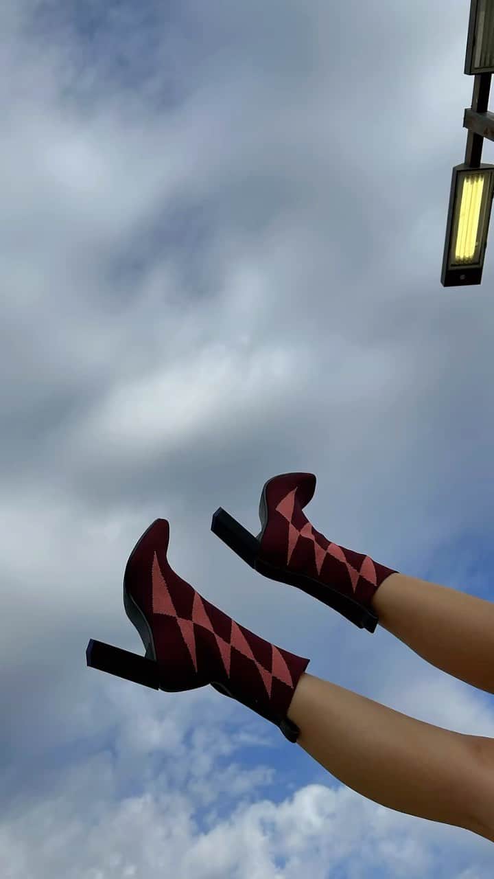 のインスタグラム：「"Comfort, uniqueness, and design. I chose these shoes from the United Nude Autumn Winter 2023 collection because they are the definition of those things." - @byleighsdesign ⁠ .⁠ Use code: Leigh10 for 10% off ⁠ .⁠ #unitednude #AW23 #shoptheedit」
