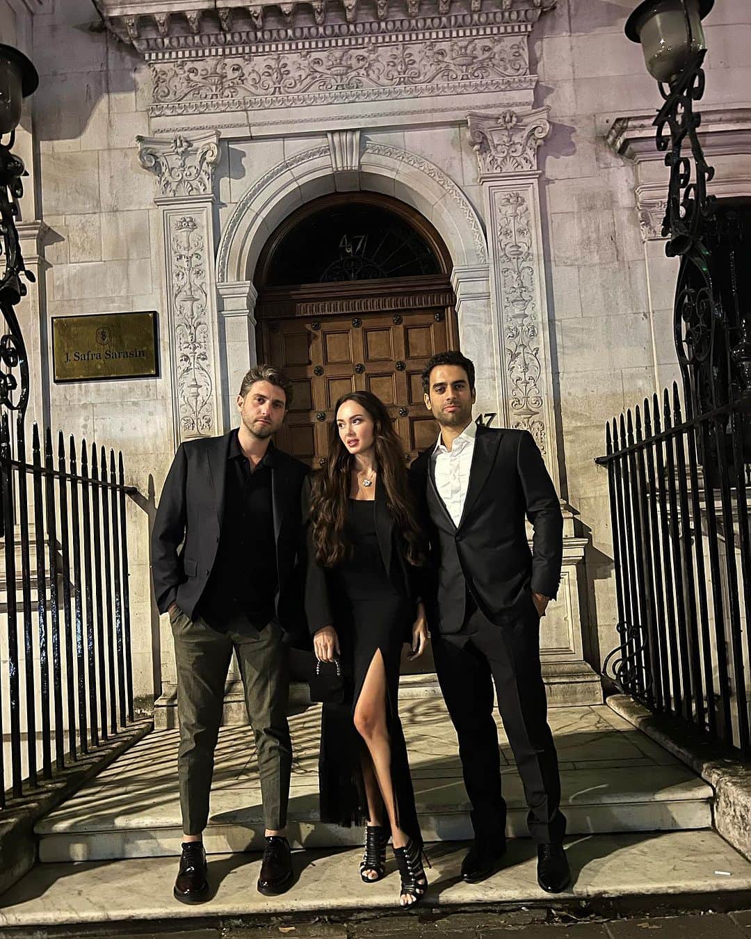 アイーダ・ガリフッリーナのインスタグラム：「About last night part #2 🥂🍾🥳  @di_matlaeva @georgestomb @amosbocelli」