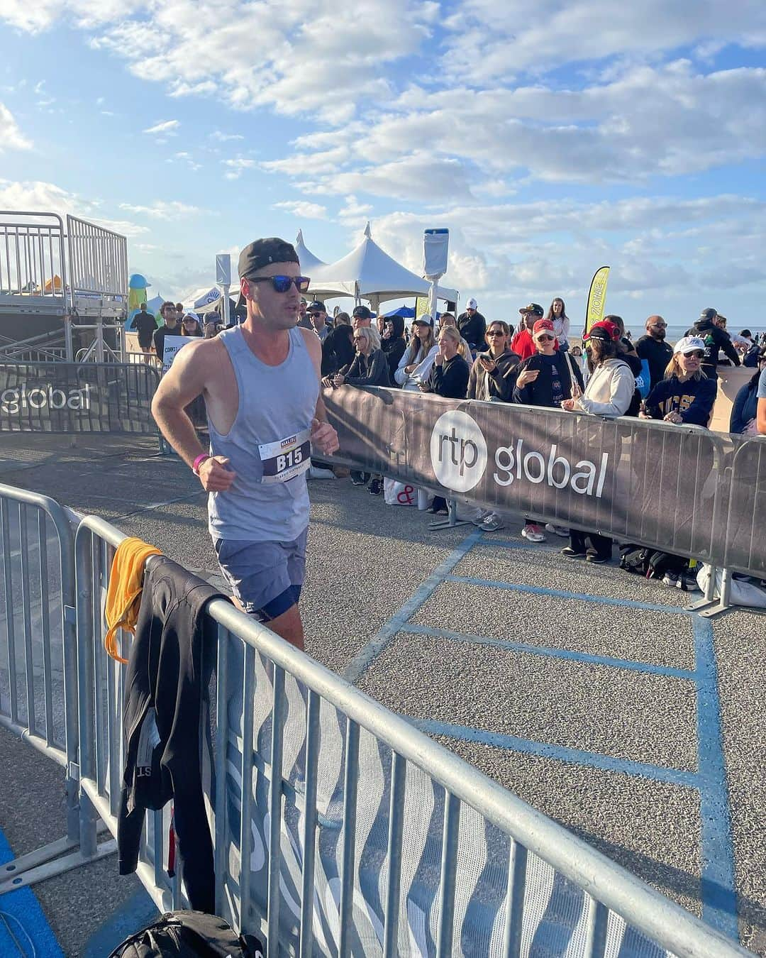 ベン・ヒギンズのインスタグラム：「It’s 10 am and I’m tired. Massive morning at the @malibutri ! Congrats on raising 1.2 million for the @childrensla . Now back to bed」