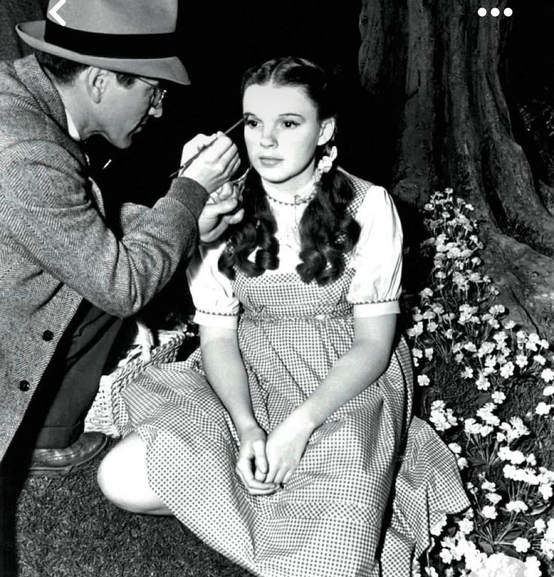 ナンシー・マイヤーズのインスタグラム：「More Behind the Scenes from films you all know. The last photo is my favorite. Director Ernst Lubitsch directing Jimmy Stewart and Margaret Sullavan (in Shop Around The Corner) from under a table. I can’t figure out why he was under the table but I assume it was the best way to get to them even with a cigar in his mouth. 🎬」