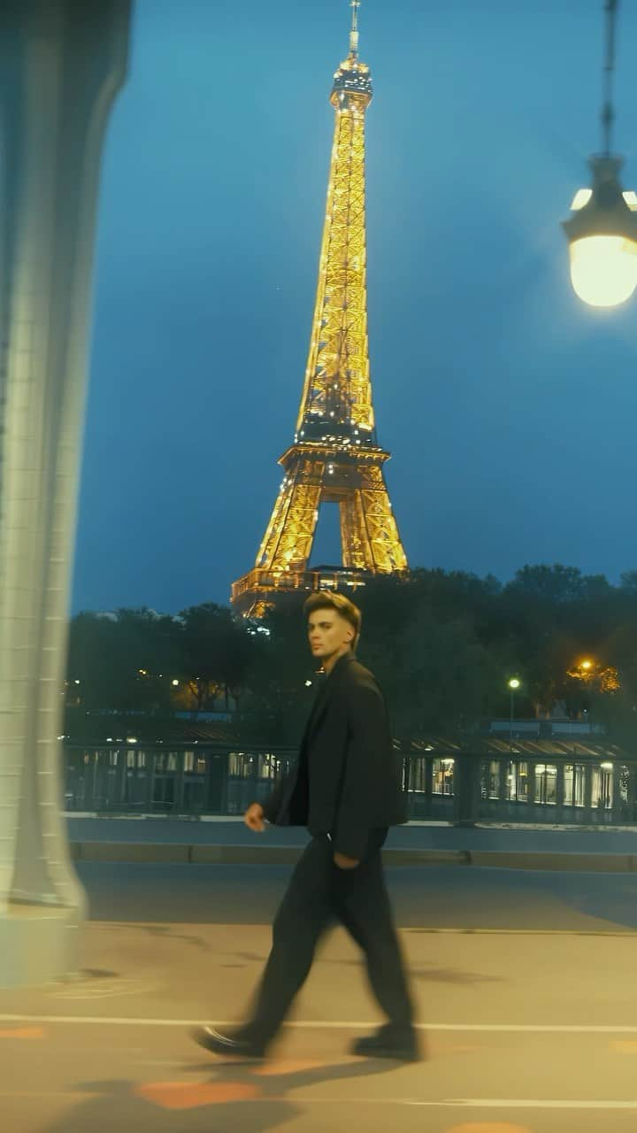 ビクターのインスタグラム：「24 hours in Paris with @yslbeauty」