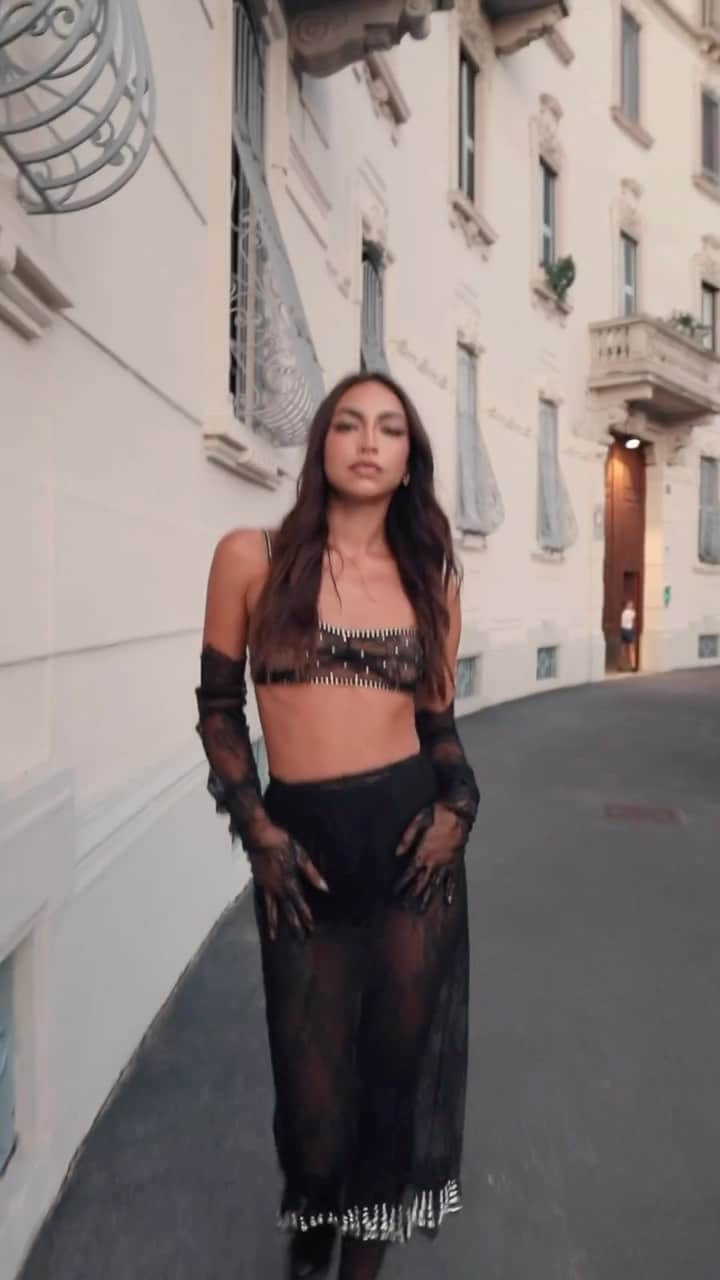 のインスタグラム：「Elegant sheer style by @valentinacabassi ✨  #calzedonia」
