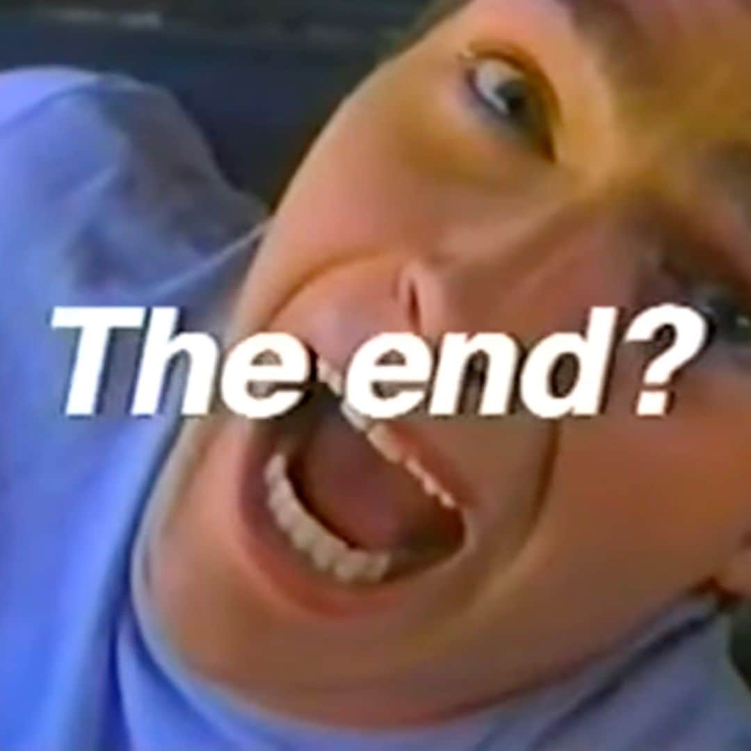 Dazed Magazineのインスタグラム：「"I pitched it as Twin Peaks meets Dawson's Creek," cult filmmaker #GreggAraki tells @jamesbalmont as he shares the history of This Is How The World Ends, the ultimate Y2K high school comedy-drama that sadly never was. ⁠ ⁠ Sipping on a jumbo coffee while chatting over Zoom, Araki recalls the origins of his wannabe teen drama sensation. It’s a simple enough tale: “I was at Sundance, promoting [1999 film] Splendor,” the director says. “MTV Productions approached me and just said ‘Do you have any ideas for us?’”⁠ ⁠ "I remember watching Beverly Hills 90210 and just thinking ‘I would love it if an alien just came in and bit Jason Priestley’s head off right now’", he goes on. "You know what I mean? I wanted to have the conventions and the structures of a soap opera but then to have this open-ended and totally unexpected ‘what the fuck’ element to it.”⁠ ⁠ Unfortunately, the 45-minute amuse-bouche was binned off by the network that commissioned it, and now exists only in the discarded gum wrapper of the internet via a hazy, decade-old copy is viewable on YouTube. ⁠ ⁠ Find it, and the full interview, through the link in our bio 🔗⁠ ⁠ 📷 This Is How The World Ends, 1999⁠ ✍️ @jamesbalmont ⁠」