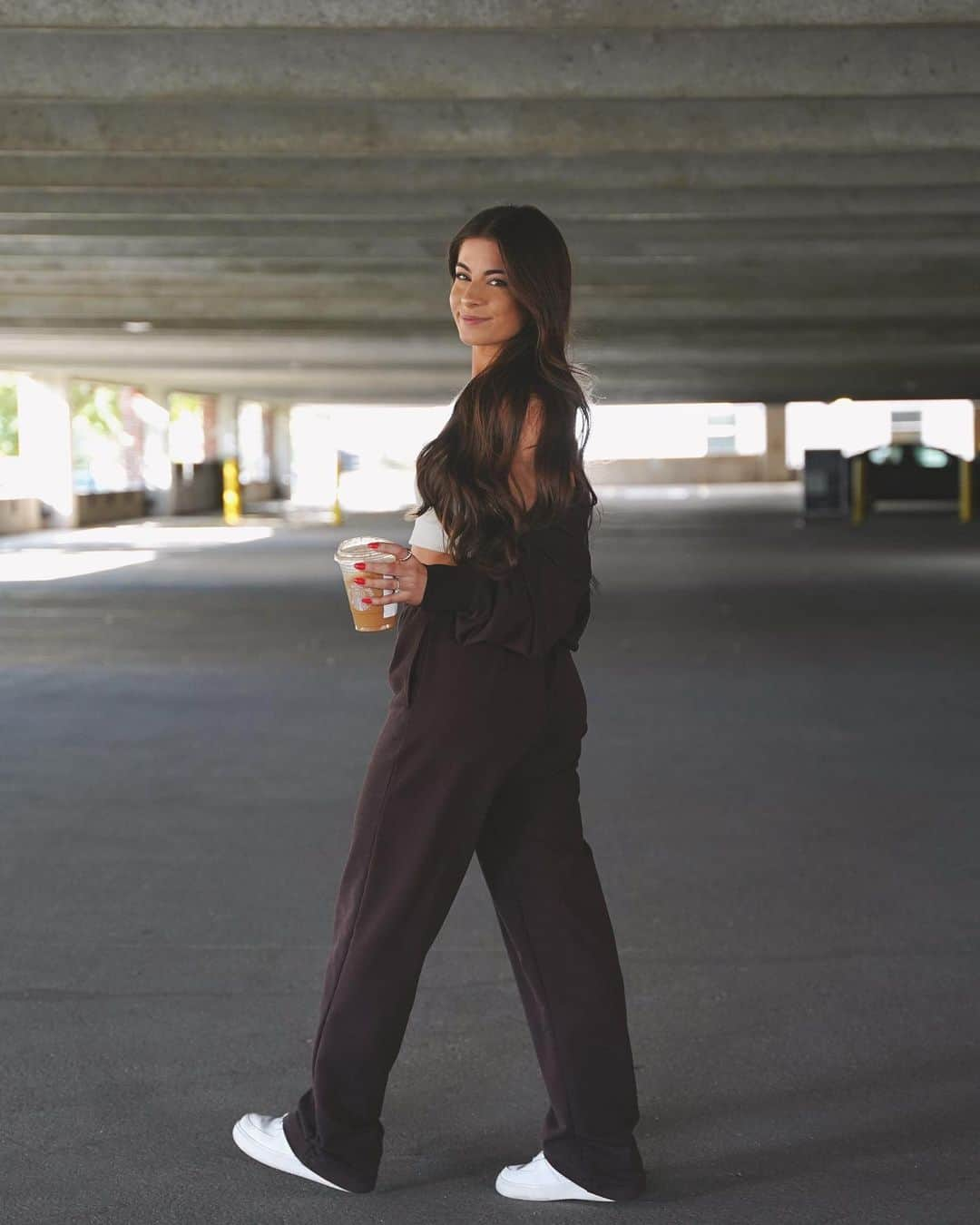 Paige Reillyのインスタグラム：「Sundays are better in cute sweats ☁️🧸 @shopvitality ⁣ ⁣ ⁣ Wearing the Journey Oct ‘23 collection - launching Tuesday 10/3 🫶🏻 code PAIGE gets you free US shipping」