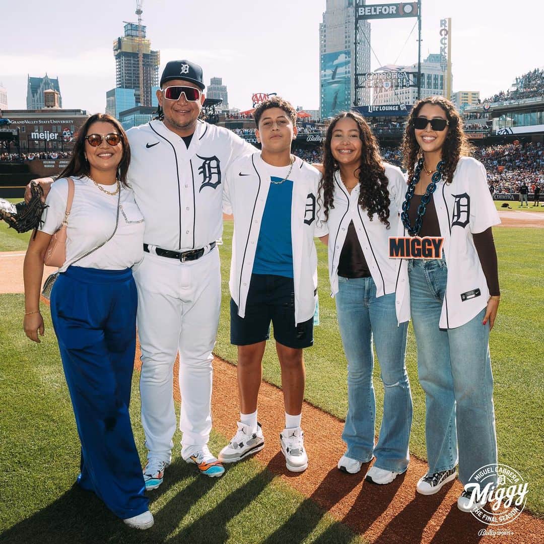 ミゲル・カブレラのインスタグラム：「Papá Miggy. #GraciasMiggy」