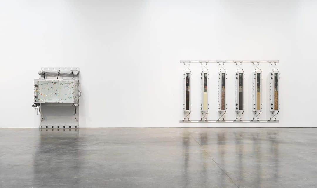 ガゴシアン・ギャラリーさんのインスタグラム写真 - (ガゴシアン・ギャラリーInstagram)「"Susie's Mother Tongue," an exhibition of sculptures and paintings by Ashley Bickerton, is on view at Gagosian, West 21st Street, New York. This is the gallery’s first solo exhibition of Bickerton’s work, and the first since Gagosian announced its representation of the artist in 2022.  In the last few years of his life, Bickerton brought his practice full circle, synthesizing its heterogeneous modes into an all-encompassing visual language. His approach and aesthetic have been remarked upon by an intergenerational array of artists including Matthew Barney, Damien Hirst (@damienhirst), Jeff Koons (@jeffkoons), and Jordan Wolfson (@jordanmatthewwolfson), and this exhibition provides an opportunity to celebrate his legacy and continuing influence. To learn more, follow the link in our bio.  __________ #AshleyBickerton #Gagosian  Installation views, "Ashley Bickerton: Susie's Mother Tongue," Gagosian, West 21st Street, New York, September 8–October 14, 2023. Artwork © Ashley Bickerton. Photos: Rob McKeever」10月2日 8時35分 - gagosian
