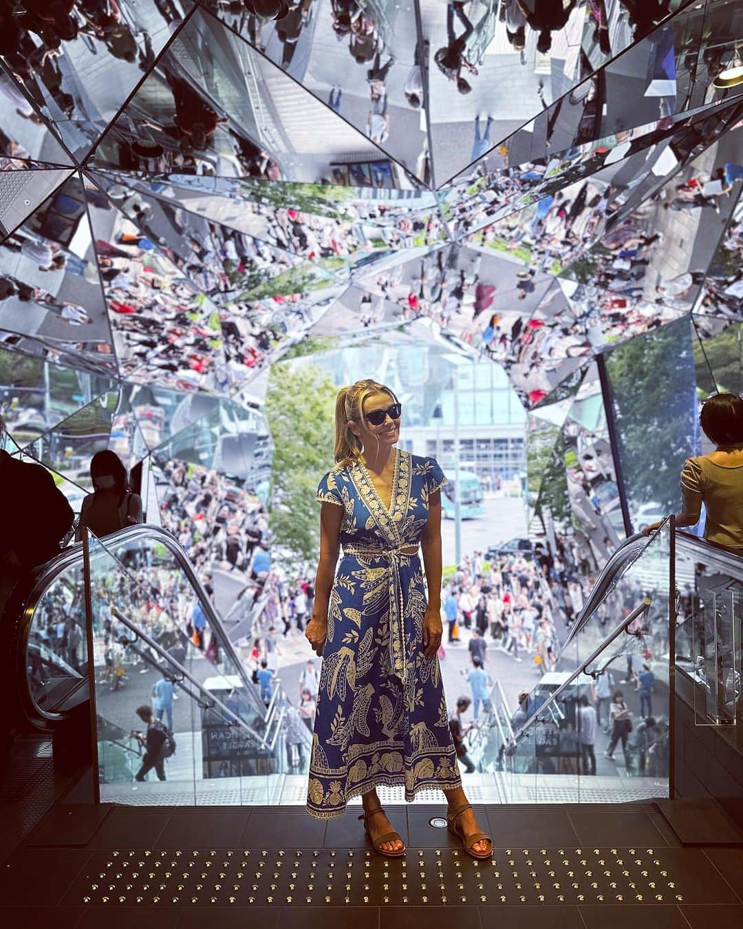 キャサリン・ジェンキンスさんのインスタグラム写真 - (キャサリン・ジェンキンスInstagram)「I ❤️Japan and I’m so happy to be back! Making the most of my day off before show day tomorrow at Suntory Hall #music #classical #tokyo #roppongi #harajuku #japan #tourlife」10月2日 3時18分 - katherinejenkinsobe