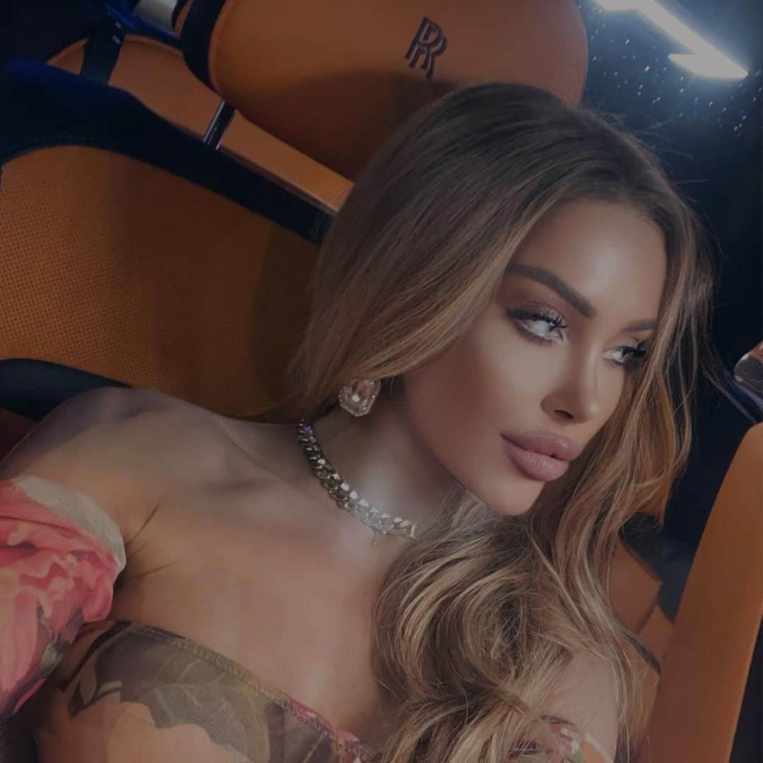 ステファニー・スコラーロのインスタグラム：「He don’t put it down like you 😋」