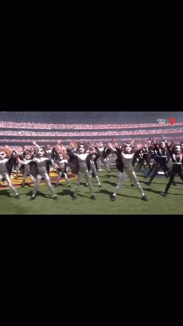 ジーン・シモンズのインスタグラム：「🤘🏼 @kissonline @afl」