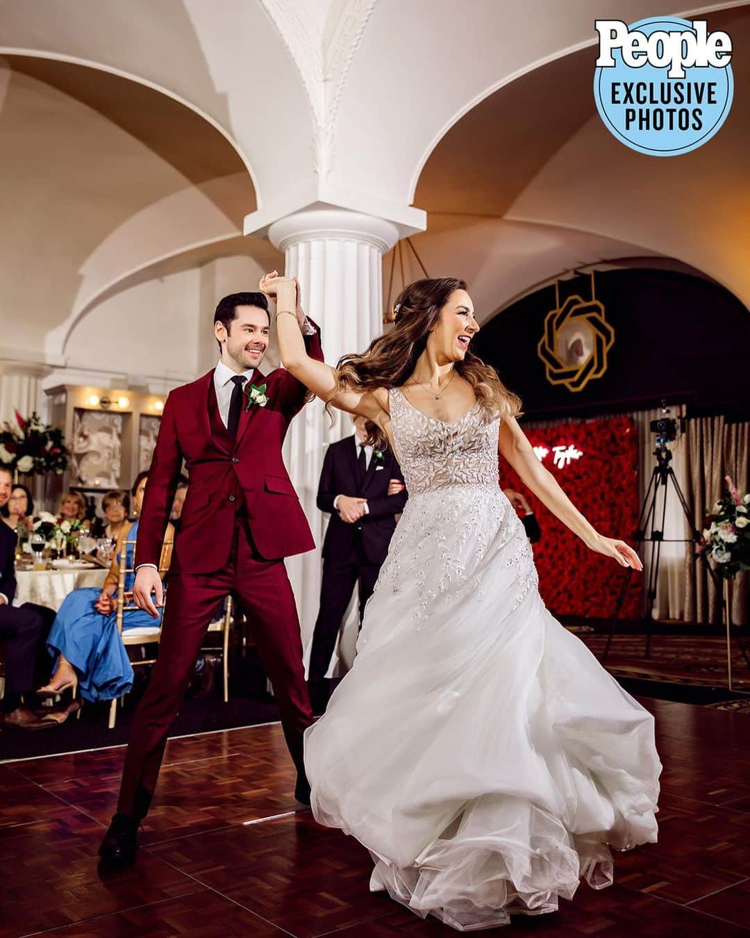 ブレンダン・ロビンソンさんのインスタグラム写真 - (ブレンダン・ロビンソンInstagram)「We had such an incredible wedding celebration surrounded by our closest family and friends!  Thank you @people magazine for covering our big day!  Check out the link in my bio to read all about the festivities.  I love you to the moon and back @hpugz! . . Wedding Officiated by @janelparrish  Wedding Dress by @justinalexander from @charlottesweddings  Groom’s Suit by @enzocustom  H & MU by @hairandmakeupbyclaudine Flowers by @scentsationalfloraldesigns  Wedding Planning by @createdbychristi  Photography by @carlelixirstudio  Bridesmaids Dresses by @jennyyoonyc  Tailoring by @everardsclothing Venue @monacodc  . . #wedding #bride #beautiful #groom #dc #washingtonwedding #washingtonweddingphotographer」10月2日 3時29分 - brendanrobinson