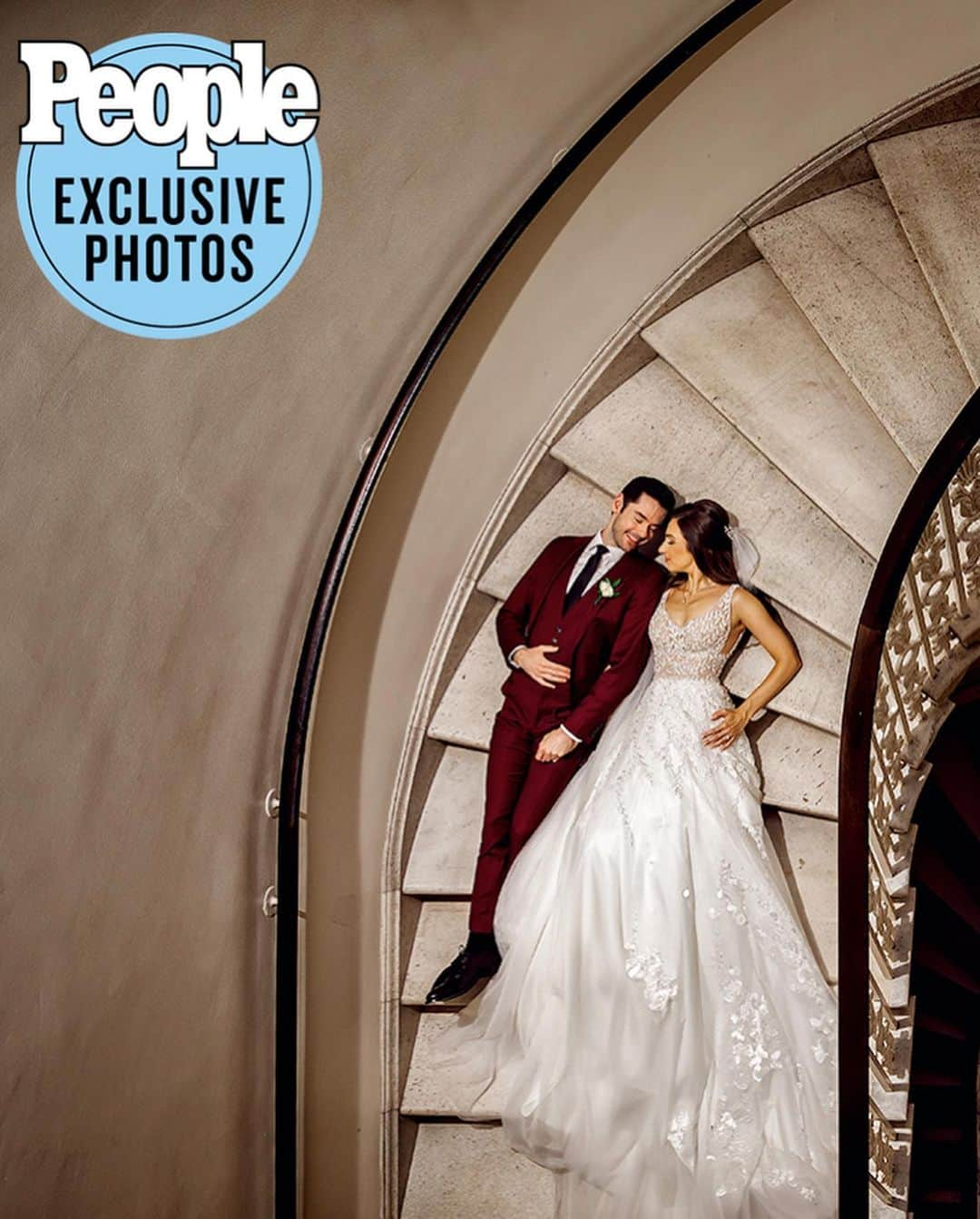 ブレンダン・ロビンソンさんのインスタグラム写真 - (ブレンダン・ロビンソンInstagram)「We had such an incredible wedding celebration surrounded by our closest family and friends!  Thank you @people magazine for covering our big day!  Check out the link in my bio to read all about the festivities.  I love you to the moon and back @hpugz! . . Wedding Officiated by @janelparrish  Wedding Dress by @justinalexander from @charlottesweddings  Groom’s Suit by @enzocustom  H & MU by @hairandmakeupbyclaudine Flowers by @scentsationalfloraldesigns  Wedding Planning by @createdbychristi  Photography by @carlelixirstudio  Bridesmaids Dresses by @jennyyoonyc  Tailoring by @everardsclothing Venue @monacodc  . . #wedding #bride #beautiful #groom #dc #washingtonwedding #washingtonweddingphotographer」10月2日 3時29分 - brendanrobinson