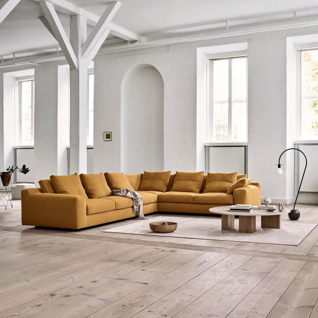 eilersenのインスタグラム：「Aton is a modern sofa that stands out with its soft, ample form. The sofa clearly carries Eilersen’s DNA in its well-proportioned design that combines a sense of spaciousness with the option of scaling the sofa to match many different types of rooms and homes.⁠ ⁠ Sofa: Aton upholstered in Wave 38⁠ Table: Puzz⁠ Carpet: Stick by Eilersen in colour Sand⁠ Side table: Spider with white marble⁠ ⁠ ⁠ ⁠ #eilersen #eilersenfurniture #myeilersen #enjoyaneilersen #Aton #jensjuuleilersen #homedecor #sofa #danishdesign #inredning #finahem #interiorlovers #interiordesign #modernliving #minimalism #nordiskehjem #nordicinspiration #nordicliving #craftsmanship #boligindretning #designinterior #livingroominspo #boliginspiration  #hemindredning #schönerwohnen #nordicminimalism #designinspiration #throughgenerations」