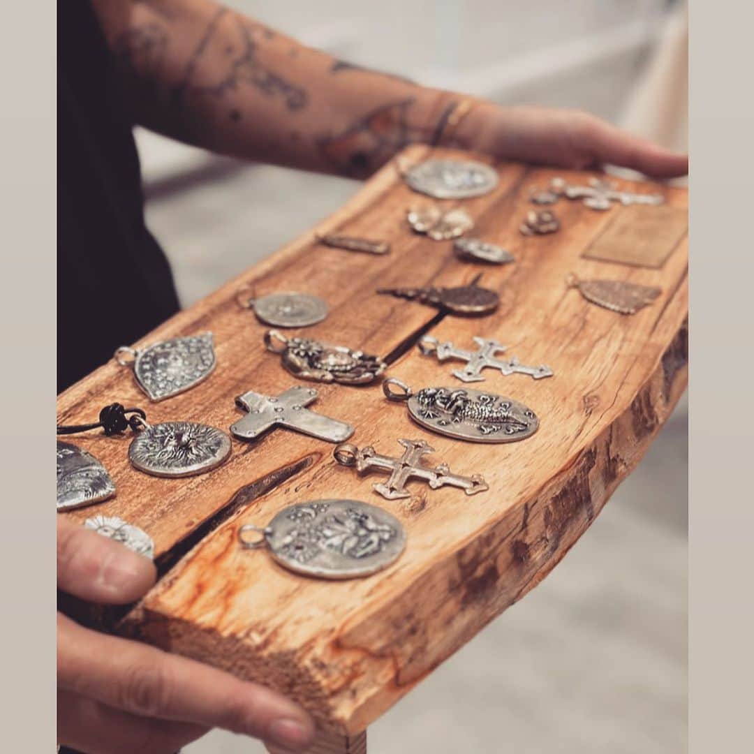 キャサリン ミッシェルのインスタグラム：「Showing you our work made from the heart since 2002. Family business. Authentic Amulets #jewelryasmedecinecm #preciousheirloom #craftmanship #protection #divinelove #source #parisfashionweek」