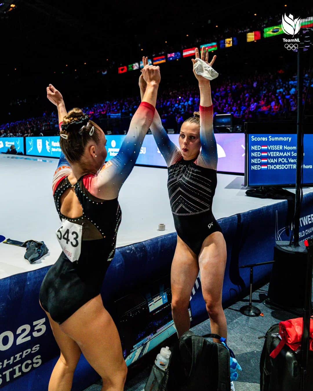 エイトォーラ・トールズドッティルさんのインスタグラム写真 - (エイトォーラ・トールズドッティルInstagram)「Lots of emotions at Worlds qualifications today! It started with goosebumps during our entrance and it all ended with smiles. We fought through it all and the crowd was with us along the way. I want to thank everyone who came to cheer for us. I really felt the support🫶🏻✨️ Now we wait and hope for some finals🤞🏼 #teamnl #worldchampionships」10月2日 4時03分 - eythora