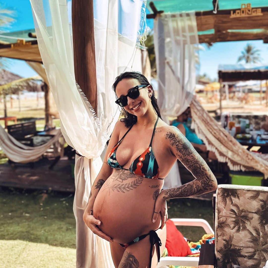 ガブリエル・モラエスのインスタグラム：「39 weeks 🦋✨ vem filhaaa!!!」