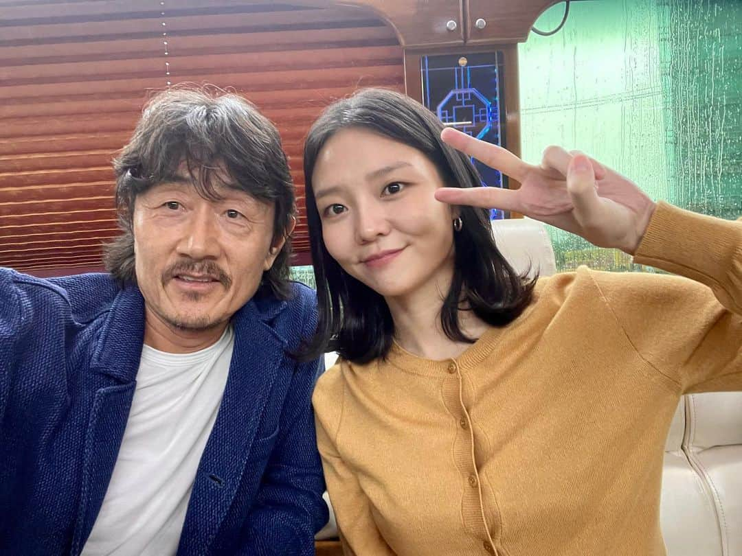 ホ・ジュノさんのインスタグラム写真 - (ホ・ジュノInstagram)「100만 관객 여러분 💙 진심으로 감사합니다 🙏  #천박사퇴마연구소_설경의비밀  #천박사퇴마연구소  #천박사 #추석엔천박사 👍👏🙌💙 . #김성식감독  #강동원 #김종수 #이동휘  #이솜 #허준호 #윤병희  #주보비 #박소이 #박경혜  #박명훈 #이정은 #조이현 #박정민  그리고 #지수  . 많은 사랑 부탁드려요 🙏 1000박사 많이 사랑해주셔서 감사해요 😊」10月2日 4時33分 - huhjh_jcw