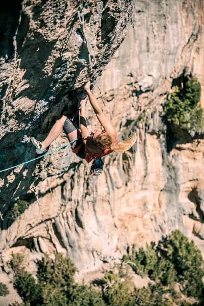 ミナ・マルコヴィッチのインスタグラム：「#rodellarclimbingfestival with @lasportivagram  X @lasportivaspain treated me well! 🤗  Special thanks to our 'extened' family and team trip. ❤️.   Love you all, looking foward for next trip! 🧗‍♀️  #foryourmountain #weareclimbers #climbskinfamily #outdoorlife #iloveclimbing #climbingismypassion @lasportivagram @climbskinspain @postanivojak」