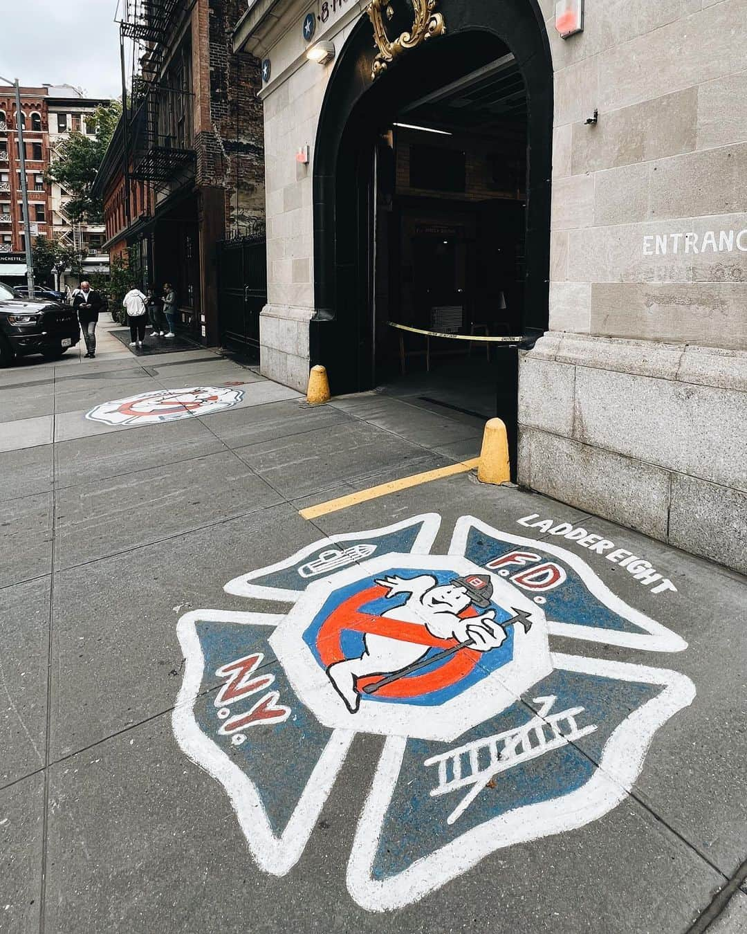 ジェシカ・ロウンズさんのインスタグラム写真 - (ジェシカ・ロウンズInstagram)「NYC 🍂🗽☔️   (Disclaimer: I’ve actually never seen Ghostbusters… 😬👻)」10月2日 5時02分 - jessicalowndes