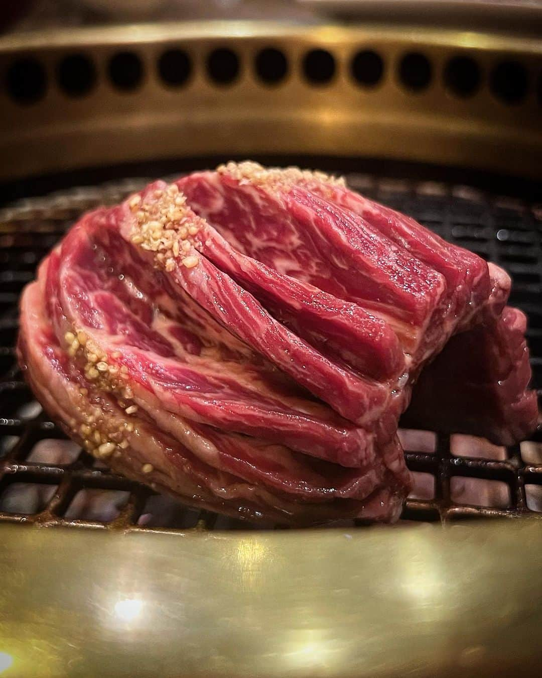 宮崎まこさんのインスタグラム写真 - (宮崎まこInstagram)「YAKINIKU MITSUKUNI 🍖六本木  肉の新鮮度合い、味、サービス、個室、子供可 どれをとっても最高焼肉！  オーダーストップしてたら悔やまれるレベルの特選レバーは 事前予約らしいです👌　　　  ハラミ、タン、レバーを抑えたいならここ！  #焼肉 #焼肉ディナー #六本木焼肉 #西麻布焼肉 #焼肉みつくに #yakiniku #子供可 #個室焼肉 #港区焼肉　#生肉　#レバー #タン #ユッケ #オンザライス  #ハラミ #東京ハラミ #東京焼肉 #美食 #港区美食 #美食推薦　#wagyubeef #wagyu」10月2日 4時57分 - makomiyazaki