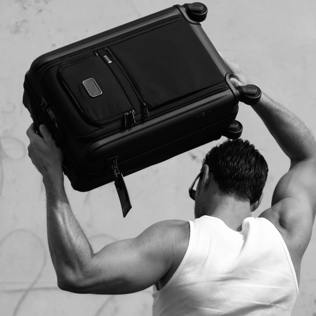 のインスタグラム：「The new Alpha Hybrid collection is the best of both worlds. Hardside meets softside as it merges a FXT®Ballistic Nylon front panel and polycarbonate shell. The new collection delivers classic Alpha functionality with the rigidity of a hard case.   #TUMIAlpha」