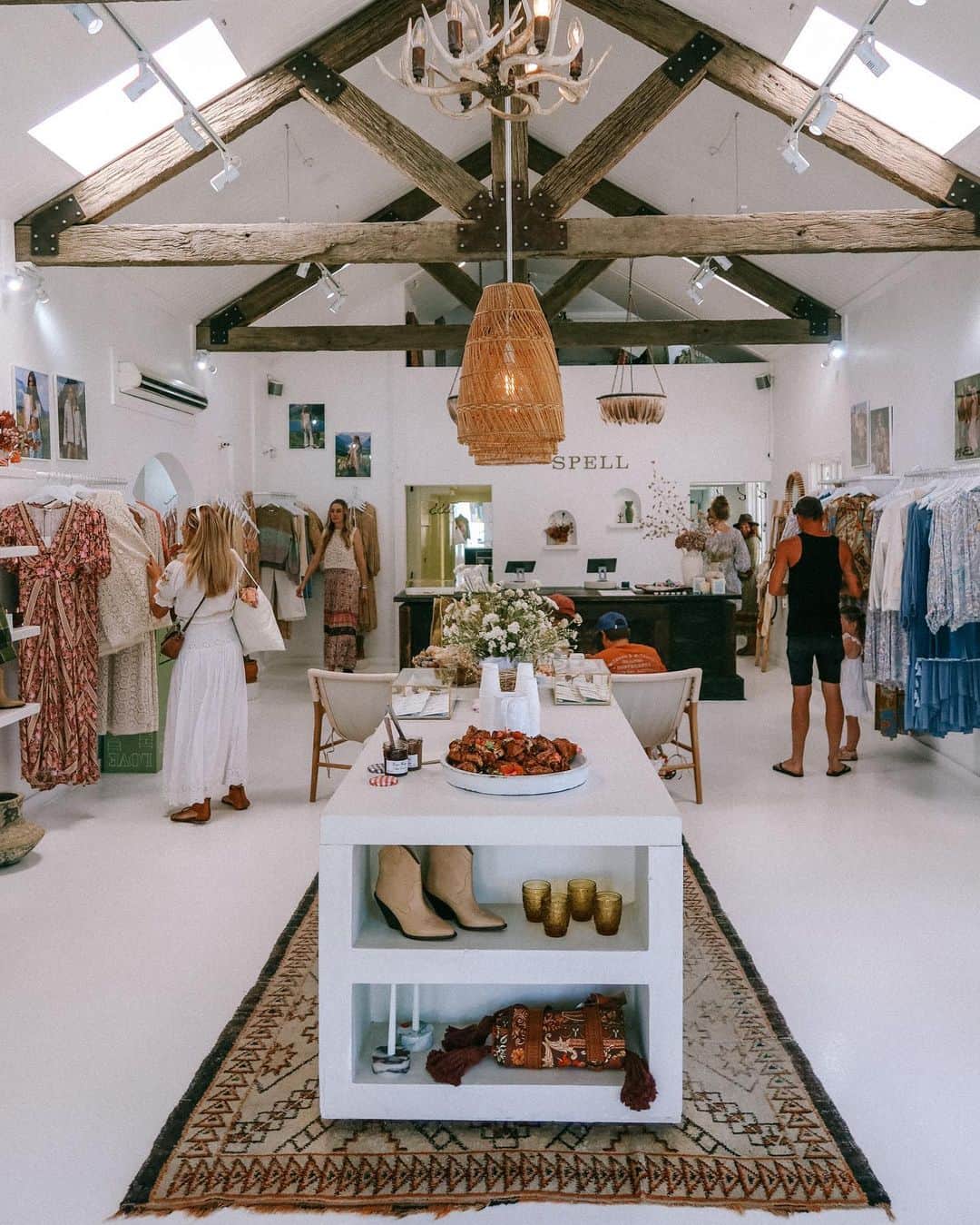 SPELLのインスタグラム：「Another sunny day in the bay and we are open 🌞 come past from 10am ‘til 5pm today for all your public holiday outfit needs ✨」