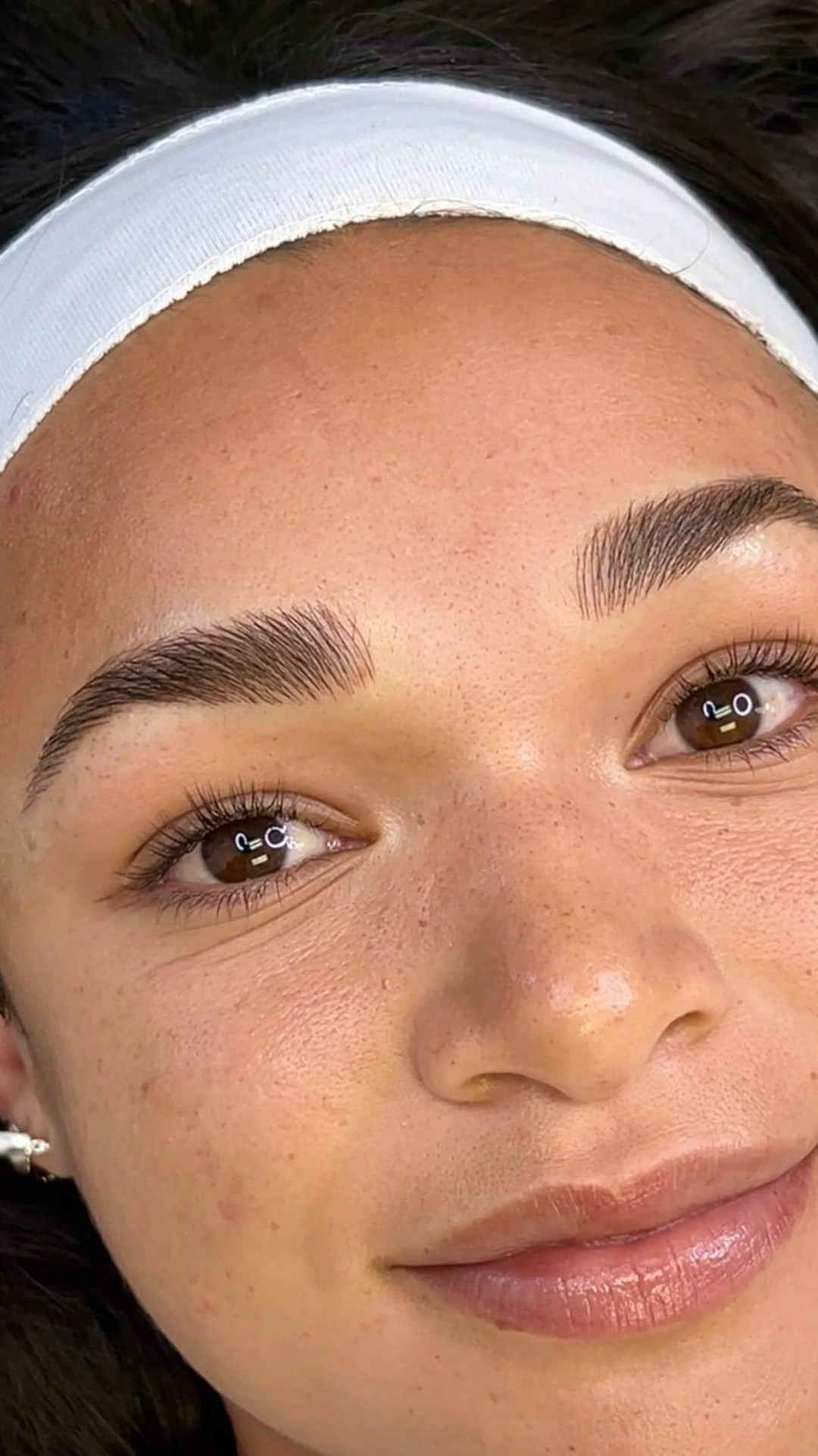 Haley Wightのインスタグラム：「✨ S T U N N I N G ✨ Absolutely love these brows on this beauty, thank you all for trusting me with your pretty faces!  Interested in booking with me for Nanoblading? Call us! (602)809-9405 or visit our website, link is in my bio 💖  #nanoblading #microblading #azmicroblading #arizona #azbrows #arizonabrows #nano #scottsdale #phoenix #brows」