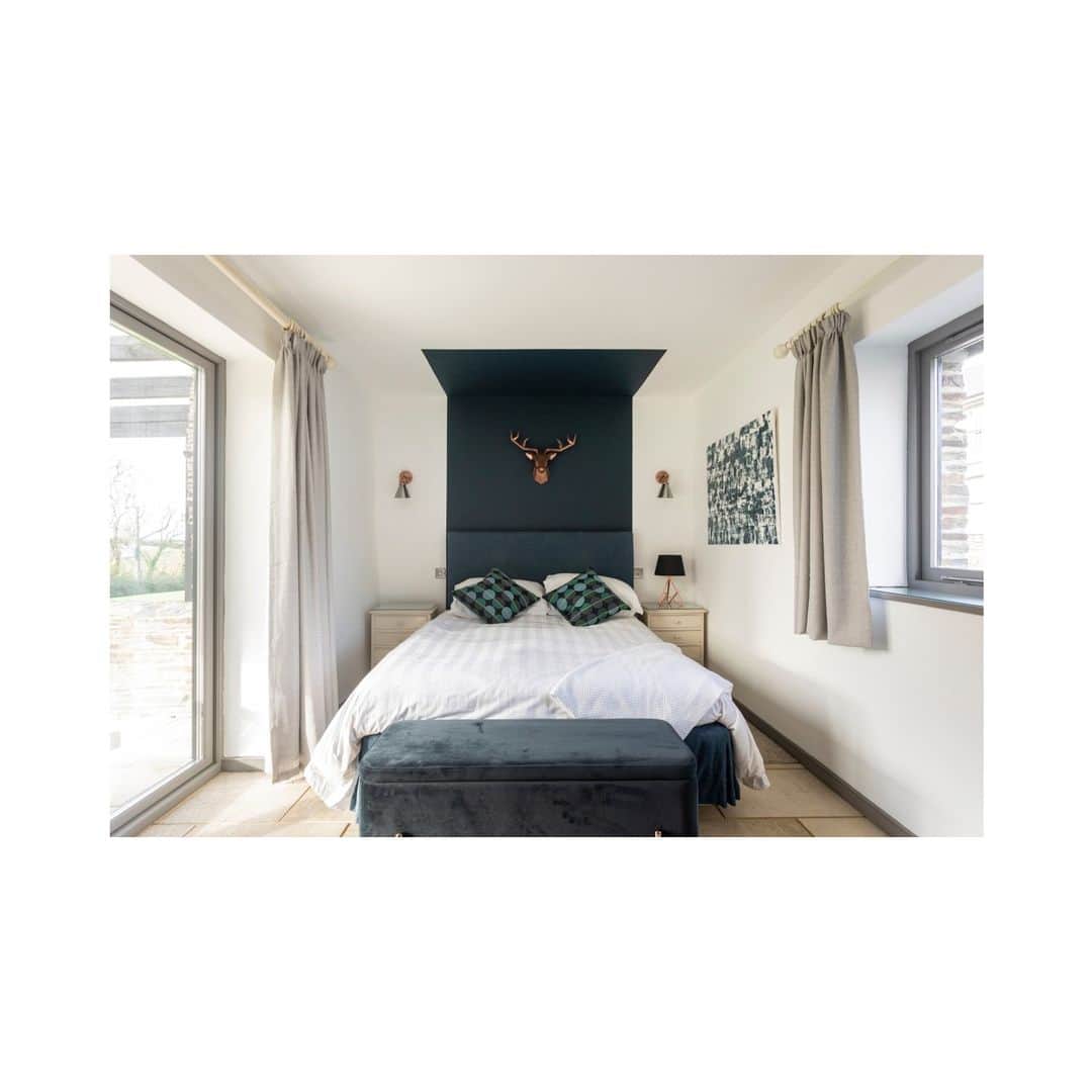 Airbnbさんのインスタグラム写真 - (AirbnbInstagram)「Close enough to walk to the touristy stuff, yet far enough away to escape it.  🏡 Gwel an Heyl📍 Saint Issey, England, United Kingdom  This home can be found in our Adapted Category. Each home in this category receives a 3D scan and detailed Accessibility Review, and includes listing photos of features with key details like doorway widths that have been reviewed and confirmed by Airbnb.」10月2日 5時21分 - airbnb
