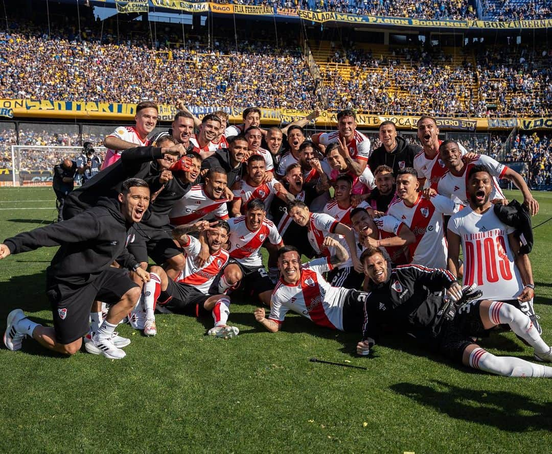 ロヘリオ・フネス・モリのインスタグラム：「Que lindo es ser River!!! Orgulloso de este equipo. Todo River🤍❤️🤍VAMOSSSSS」