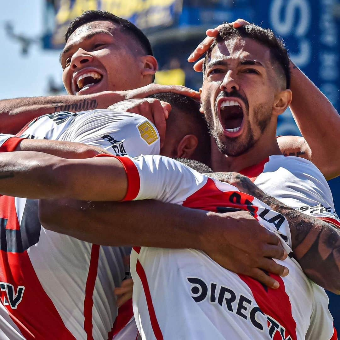 マヌエル・ランシニさんのインスタグラム写真 - (マヌエル・ランシニInstagram)「Pasa el tiempo pero hay cosas que nunca cambian, que lindo es ser de River. Gracias a los hinchas que siempre los sentimos con nosotros 🤍❤️🤍」10月2日 5時36分 - manulanzini