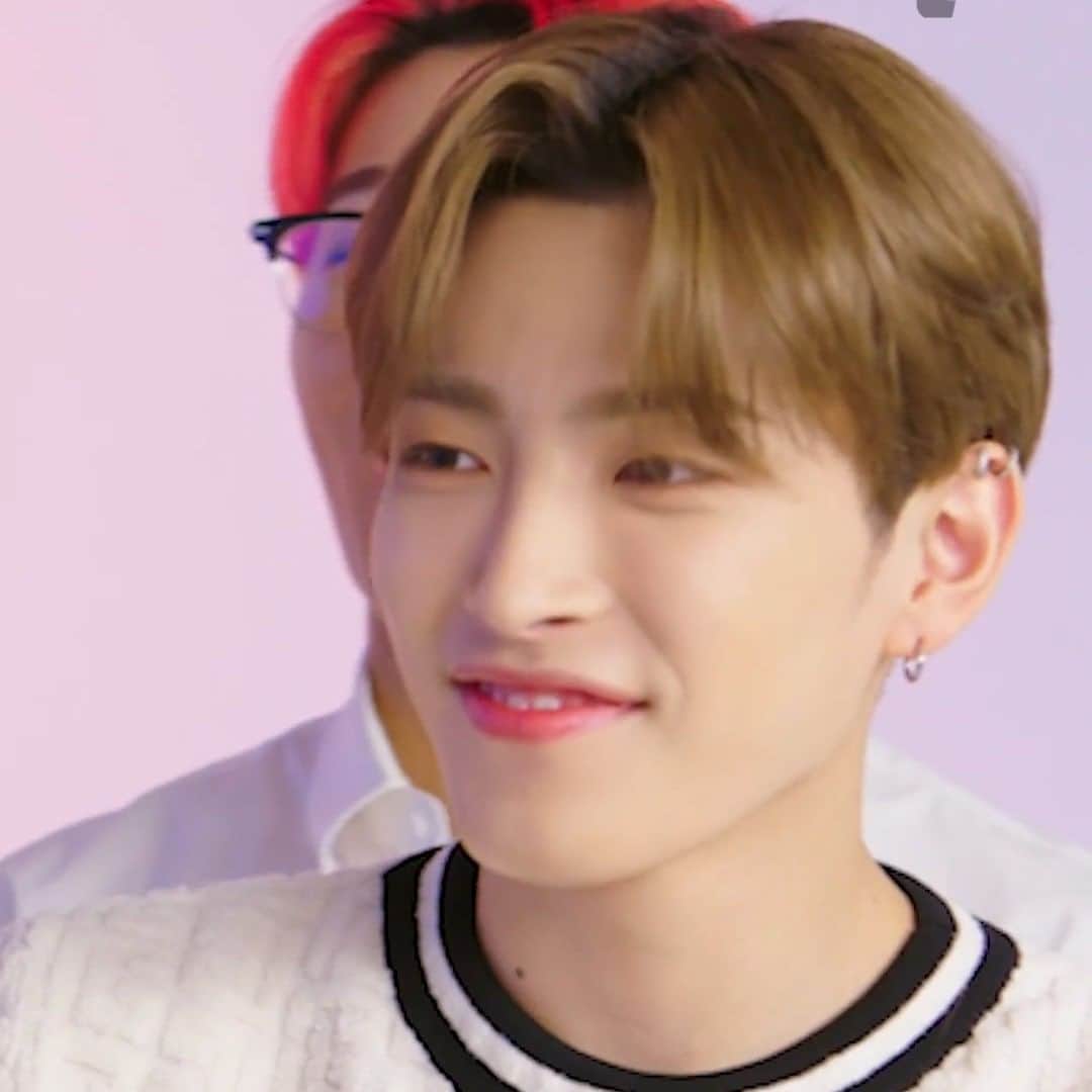 Teen Vogueのインスタグラム：「He simply ate 😌 Watch @ateez_official_ compete in a compliment battle at the link in bio 💫」