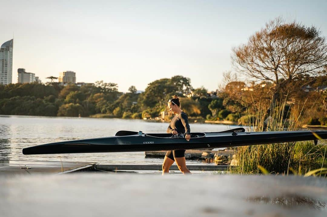 リサ・キャリントンのインスタグラム：「Have enjoyed some downtime over the past couple of weeks but now it’s back to business…  #paddletoparis   📸 @ashzaragoza」