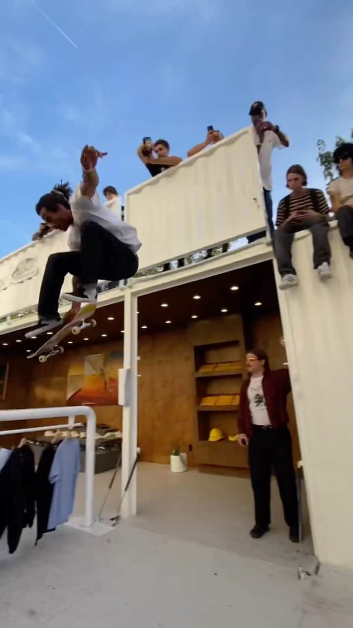 のインスタグラム：「Pfan Man shutting down Vans x @DimeMTL Live In Paris today! Thanks to everyone for rolling out and to @DimeMTL for coming through with the great times event after event!  🏆 @chrispfanner🏆 📱: @hanssmits @worldofskateboarding」