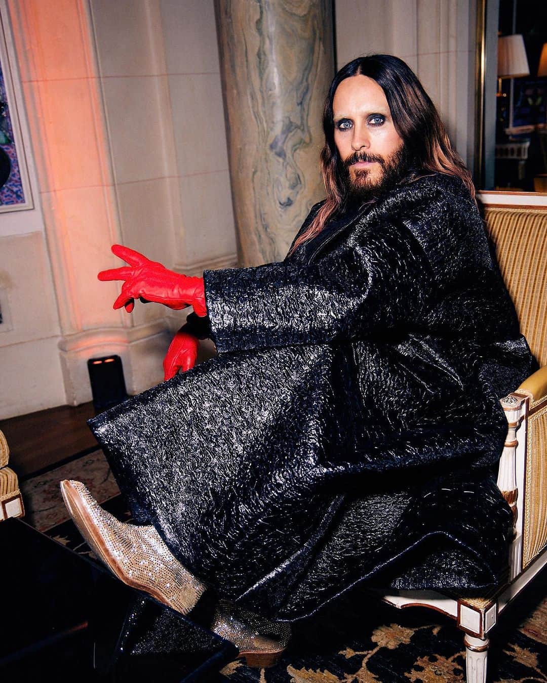 ジャレッド・レトのインスタグラム：「🖤❤️ @bof @maisonmargiela @jgalliano   📸 @stepanfilenko, Getty/ Pascal Le Segretain」
