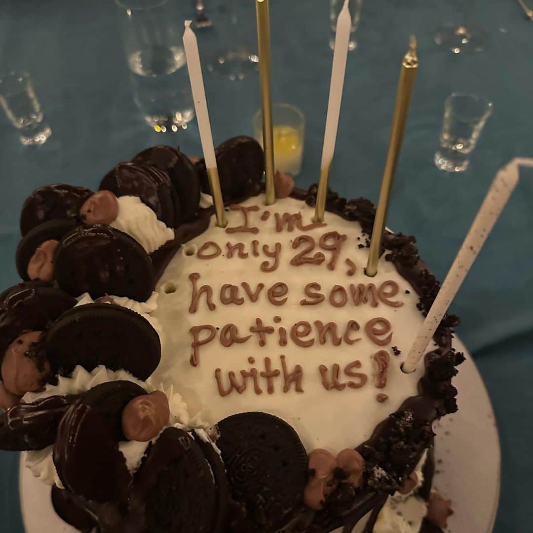 Halseyのインスタグラム：「2 days ago I turned 29 on September 29th. It was a full moon. A harvest moon to be exact. And so begins the last year of my 20s. They were roaring, that’s for sure. Forgive me for my absence, but I am enjoying this last bit of quiet serenity before they crank that big ol’ spotlight up again. I’m excited for that, too. But for now, a little more of this. love you.」