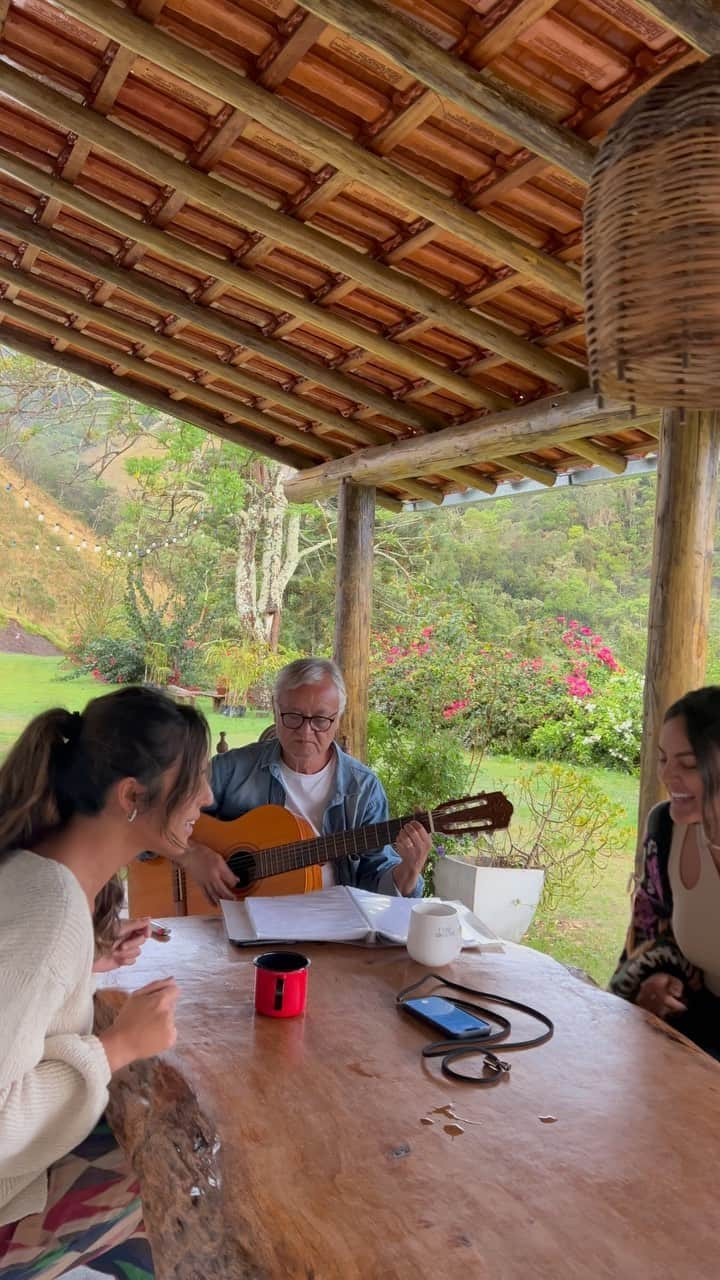 Yanna Lavigne 稲垣アンのインスタグラム：「Maria & Chiquinha & Mestre Miyagi cantando @anacastelacantora」